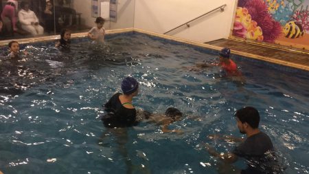 aula sobrevivência natação kids 7