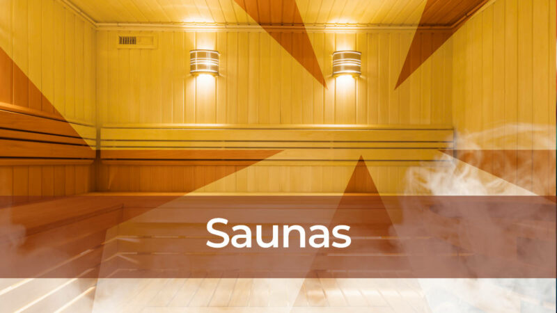 Saunas - Imagem de uma sauna seca em perspectiva. As paredes e os bancos embutidos são revestidos de madeira.
