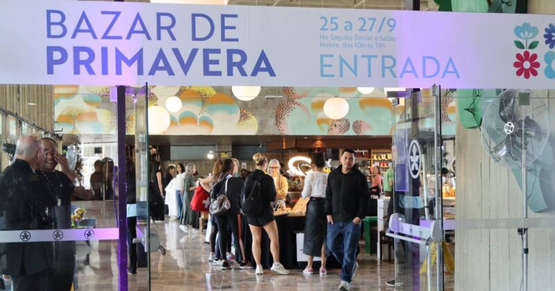 Na imagem, foto da entrada do Bazar de Primavera.