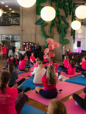 Na imagem, momento da Ginástica das Emoções, que fez parte da programação do Outubro Rosa.