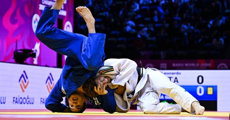 Na imagem, Guilherme de Oliveira no combate contra o italiano Leonardo Valeriani.